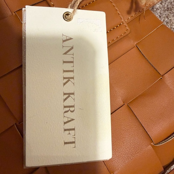 Antik Kraft woven leather crossbody camel cognac top handle - Picture 5 of 9